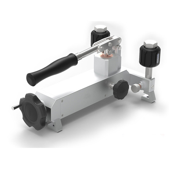 Portable Vacuum Pressure Calibrator Source (-0.095 - 2.5)MPa AC-613 For Laboratory & Industrial Area