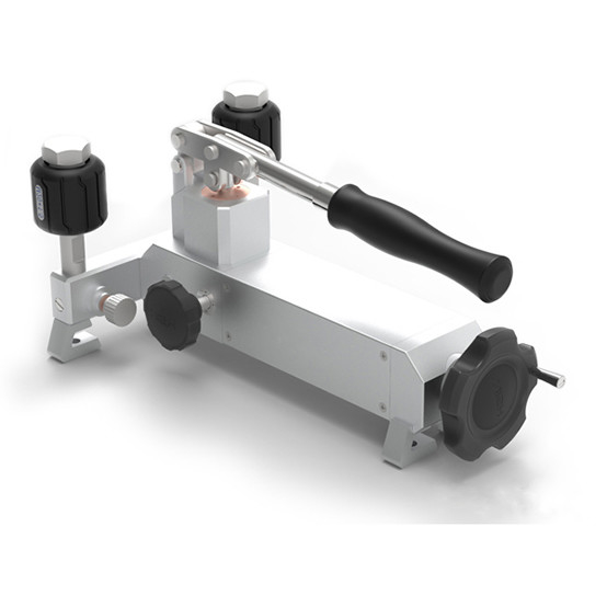 Portable Vacuum Pressure Calibrator Source (-0.095 - 4)MPa AC-613 For Laboratory & Industrial Area